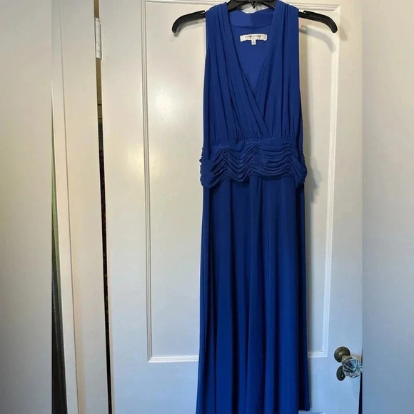 Evan Picone V-Neck Midi Dress - Picture 2 of 5